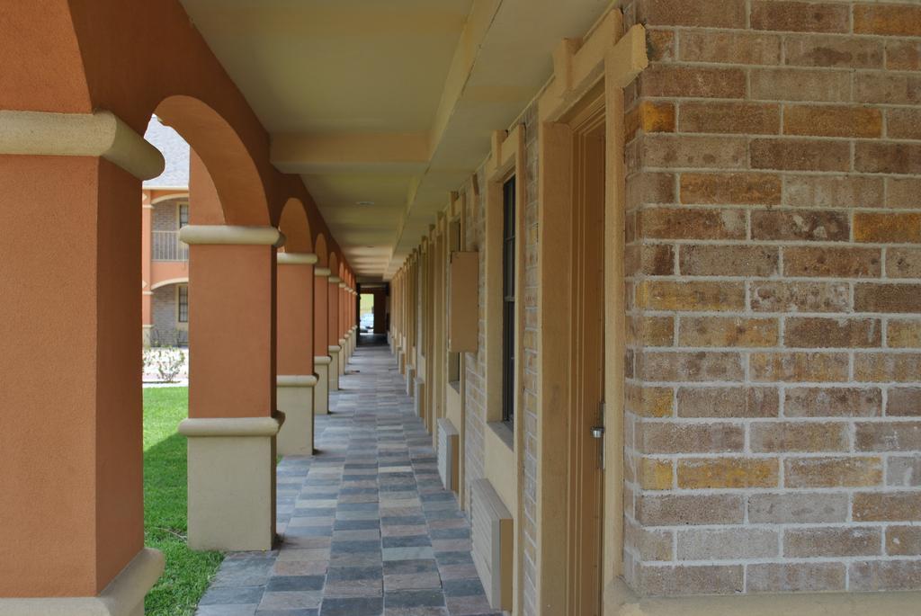 Executive Inn Brookshire Exterior foto